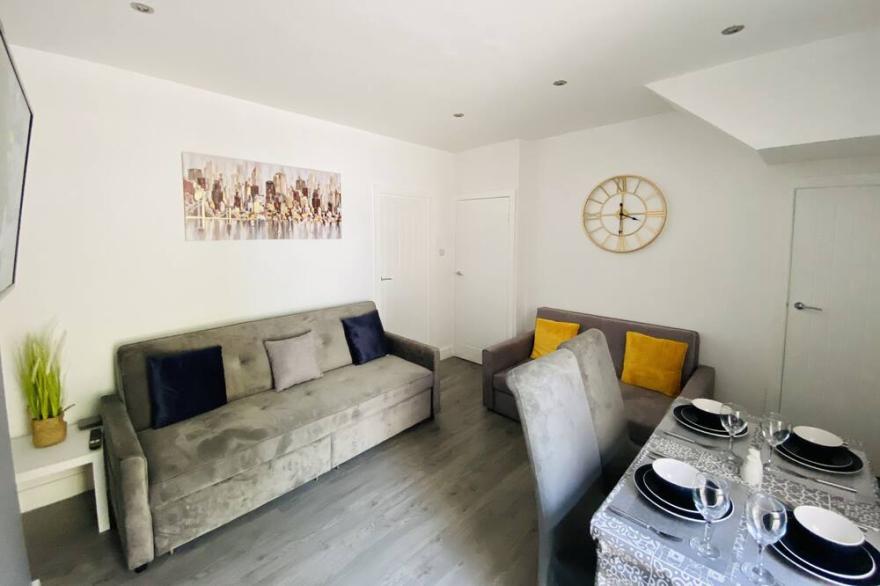 Cosy Home Close to Swansea City Centre, Perfect for Contractors & Families