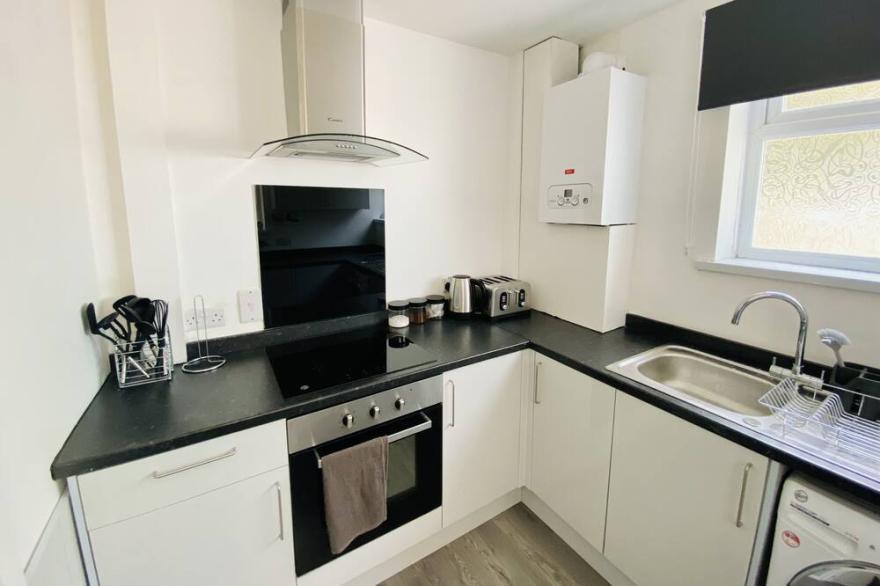 Cosy Home Close to Swansea City Centre, Perfect for Contractors & Families