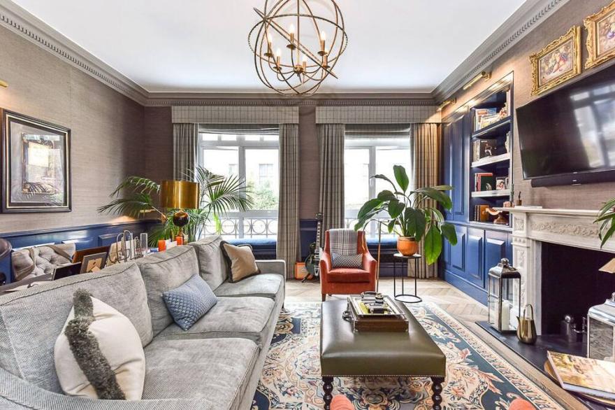 Expansive and Very Stylish Chelsea Townhouse Just off the Kings Road