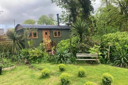 Romantic Shepherds hut not far From the Beach