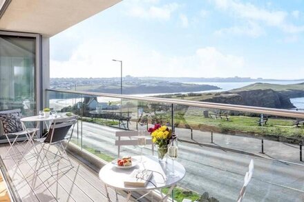 Comfortable Modern Cliff-top Apartment With Stunning sea Views