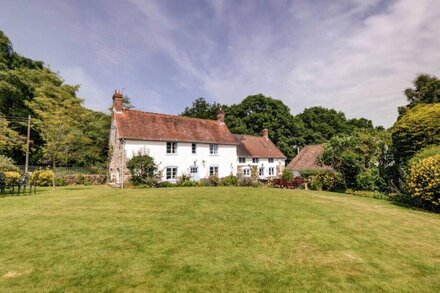 Old Dairy House - Four Bedroom House, Sleeps 8