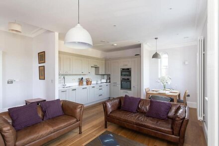 Monthly Stays-Luxury Exclusive Flat, 9 miles London