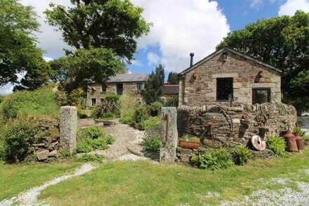 Cobble - Traditional Cornish Stone Cottage Near Cardinham Woods