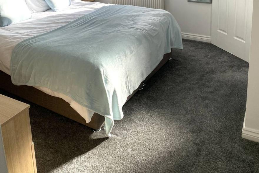 Oakley Vale - Luxury 3 Bed, Garden, Free Parking, Peaceful Elite Suite