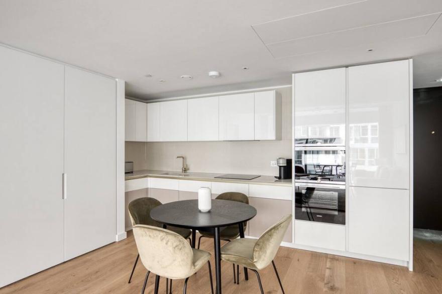 Chic Battersea Power Station 2BR w/ Concierge, nr shops, by Blueground