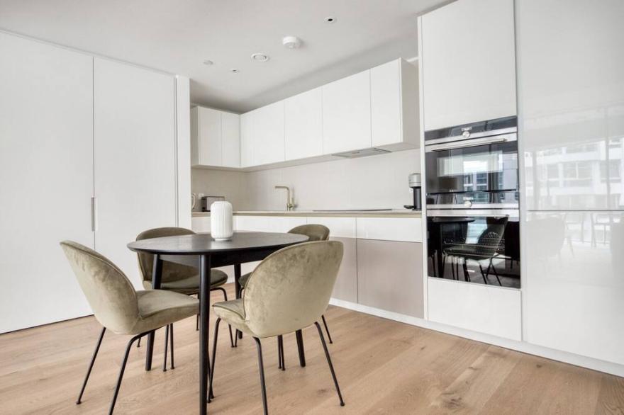 Chic Battersea Power Station 2BR w/ Concierge, nr shops, by Blueground