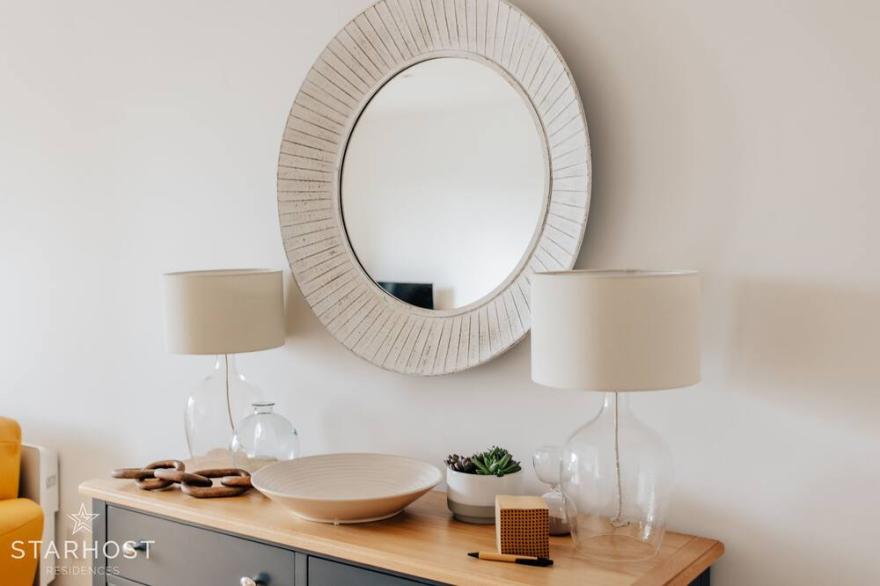 Starhost Residences Large Stylish 1 Bedroom Apartment in Ocean Village