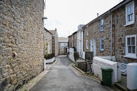 Burow Cottage - Sleeps 6 - Downalong, St Ives