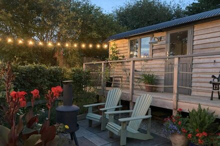 Shepherds Hut in Quiet Setting