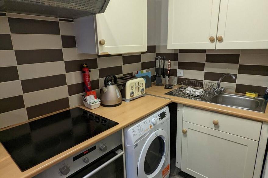 Well appointed Studio West Kensington