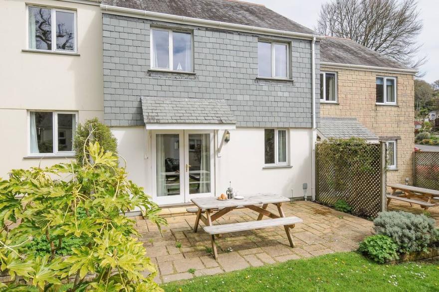 WOODMANS COTTAGE, with pool in Falmouth