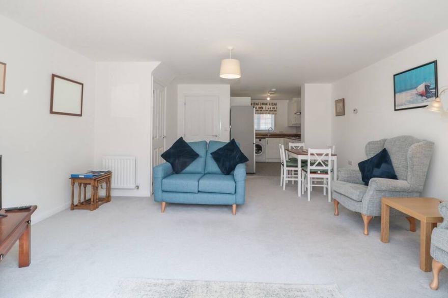 COVERT COTTAGE, family friendly, country holiday cottage in Axminster