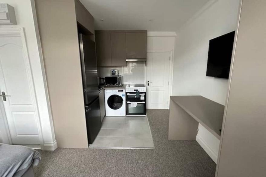 Spectacular, Brand New, One Bed Flat, Hendon, 15 Minutes To Central London