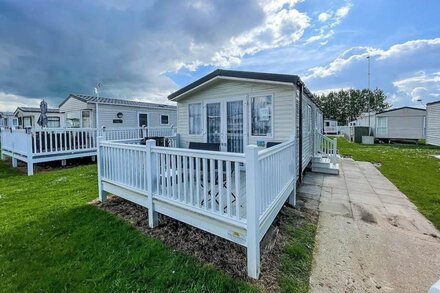 8 berth caravan by the beautiful beach of Hunstanton in Norfolk ref 23006W