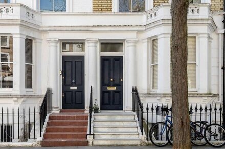 Bright and Elegant 1st Floor Apartment in Chelsea