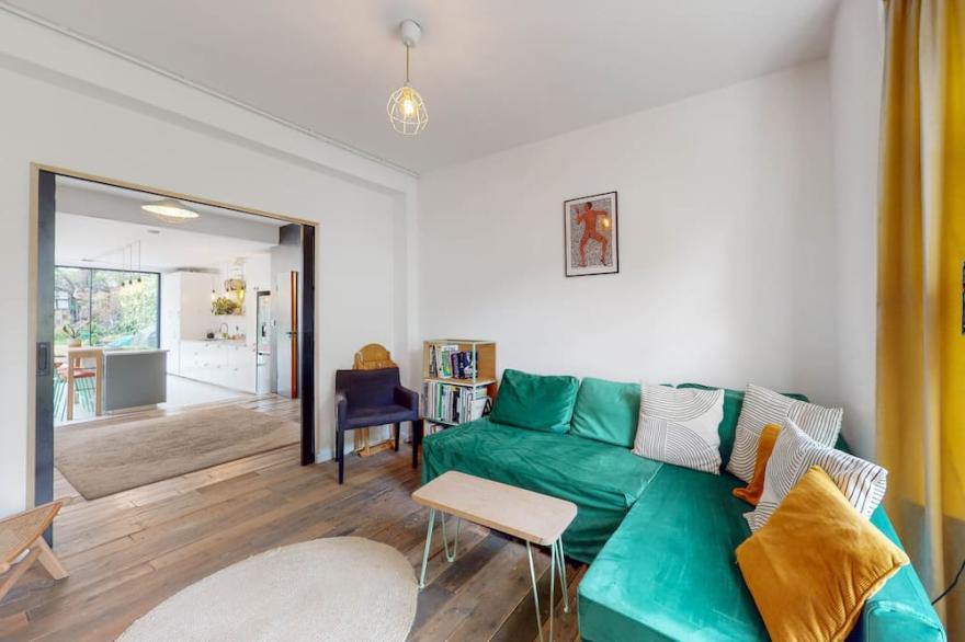 Enchanting 3 Bedroom House With Garden in Leyton