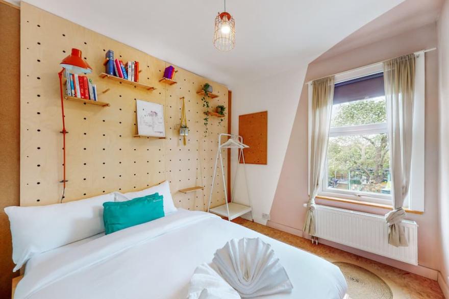 Enchanting 3 Bedroom House With Garden in Leyton