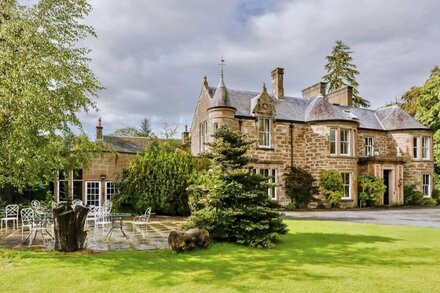 Blairgowrie Manor - Fifteen Bedroom Villa, Sleeps 33