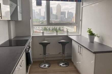 Entire 2brs Flat With Canary Wharf Views Ideal for Business Trips, Travel Zone 2