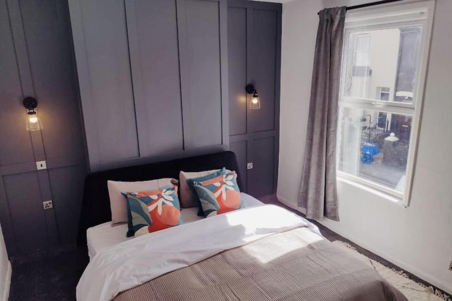 Stylish home near Liverpool Football Club- 10min drive downtown