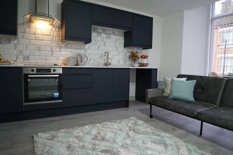 Modern Apartment Sleeps up to 5