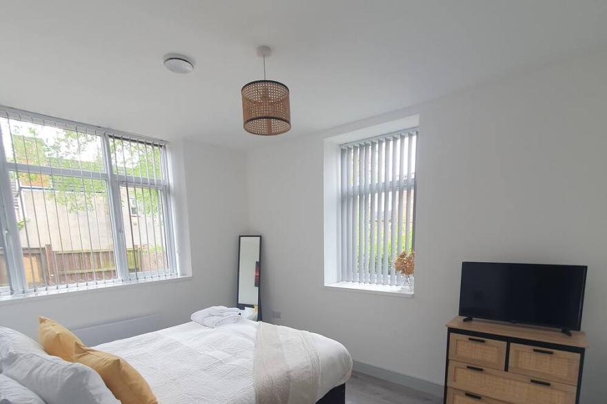 Modern Apartment Sleeps up to 5