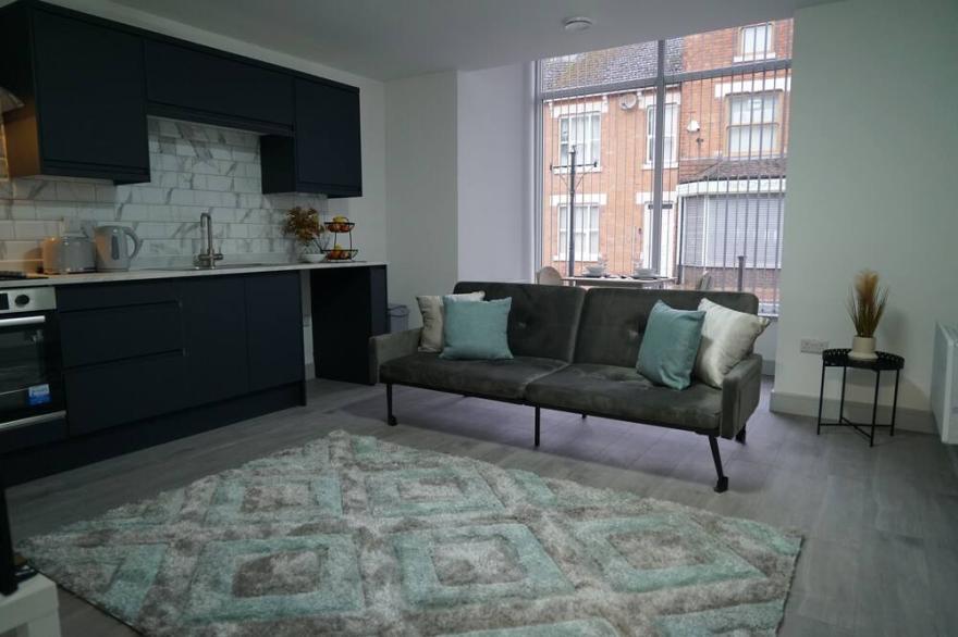 Modern Apartment Sleeps up to 5