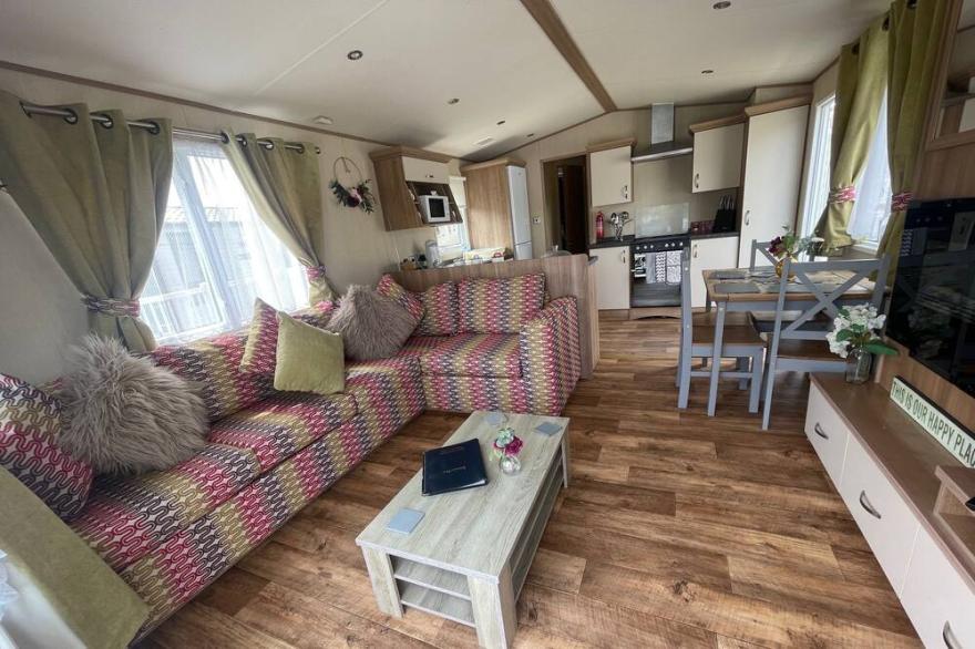 Luxury lakeside caravan situated on award winning park Tattershall Lakes,private Fishing Peg,Hot tub