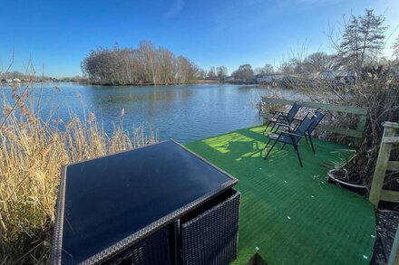 Luxury lakeside caravan situated on award winning park Tattershall Lakes,private Fishing Peg,Hot tub