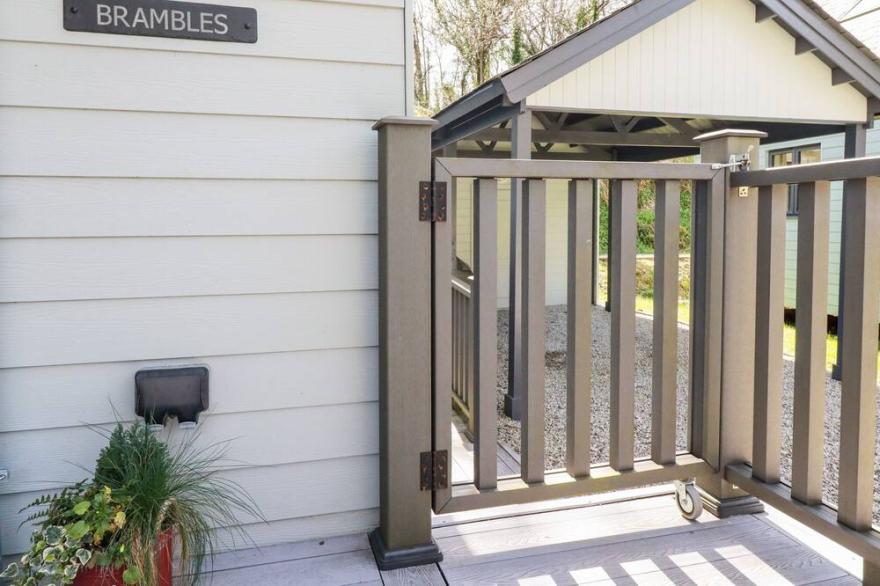 BRAMBLES, pet friendly, country holiday cottage in Bodmin