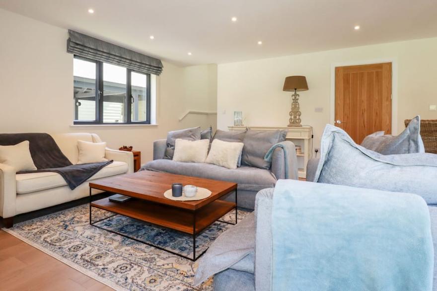 BRAMBLES, pet friendly, country holiday cottage in Bodmin