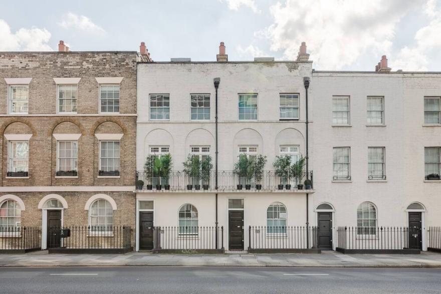 Newly refurbished Georgian 6-bed 3-bath central townhouse