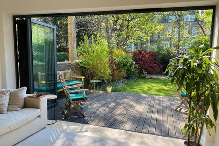 Lovely 2 bedroom flat with big sunny garden