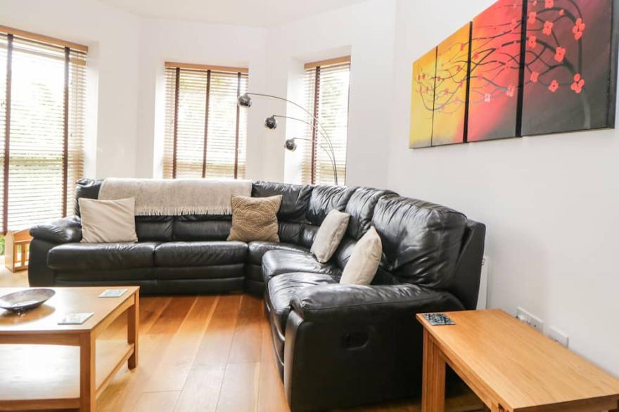 SANDS ROAD VILLA, family friendly, with a garden in Paignton