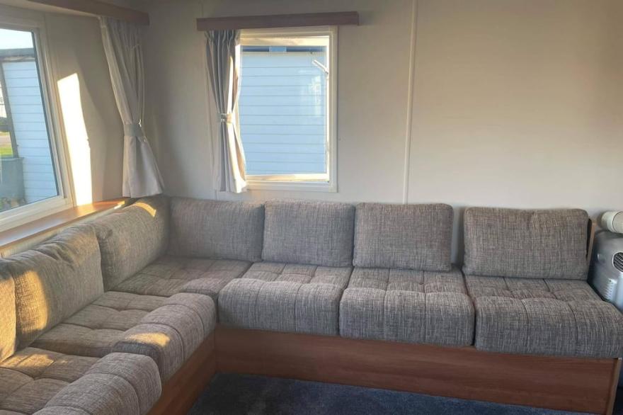 2022 holiday home  2 bedroom with decking