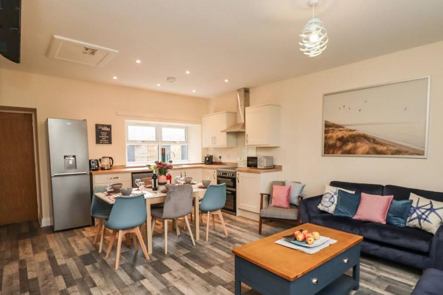 LONNON COTTAGE, pet friendly, with open fire in Alnmouth