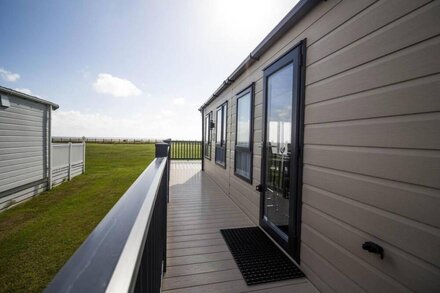 Stunning lodge full sea views at Broadland Sands in Suffolk ref 20089BS