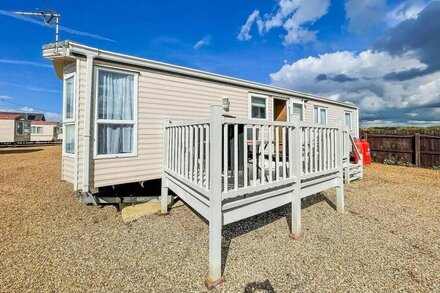 6 berth caravan nearby Hunstanton beach front in Norfolk ref 13019L