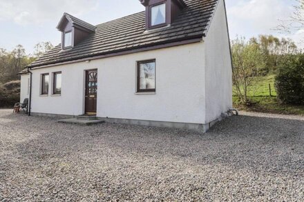 BALNABODACH, pet friendly, with a garden in Inverness