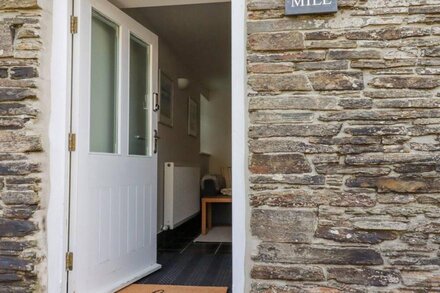 THE MILL, romantic, country holiday cottage in Tintagel