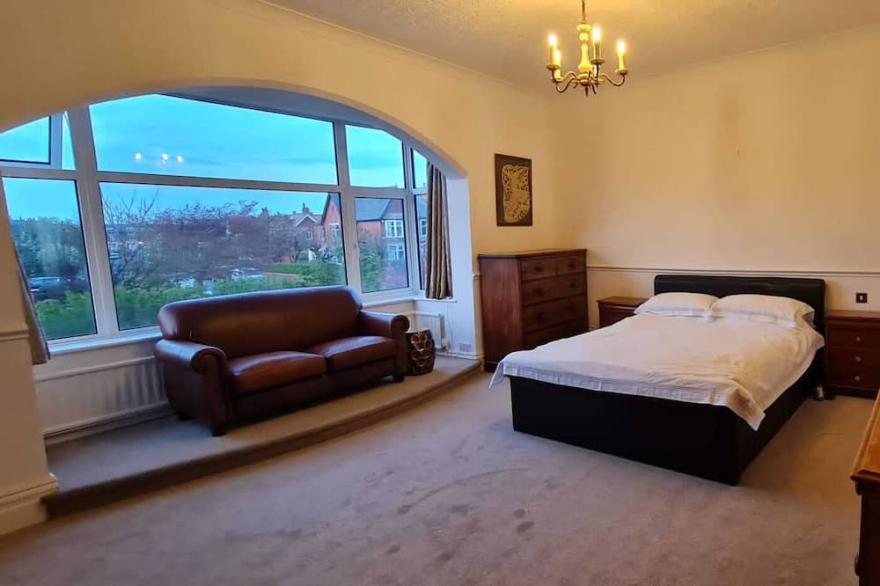 Beautiful Large Family Home With Games Room