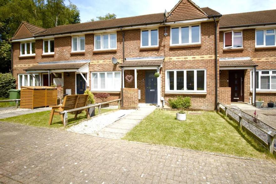 Camberley Comfy 3 Bedroom - Next To Hospital W/parking