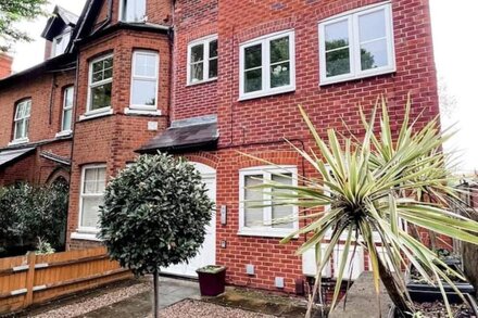 Charming 2BD in Twickenham Large Private Garden