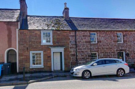 Anvil House is a quirky, 1 bedroom house, located at the heart of the village of Golspie, Sutherland