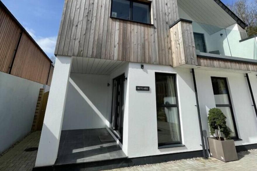 Skylark 3 Bed + Snug Sleeps 6+2