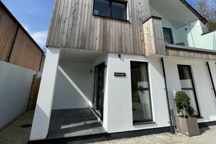 Skylark 3 bed + Snug Sleeps 6+2