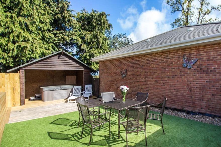 3 bedroom accommodation in Axminster