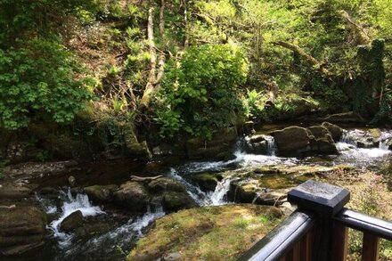 Two Bed Static Caravan.  Beautiful 10 min walk to Centre of Lynton