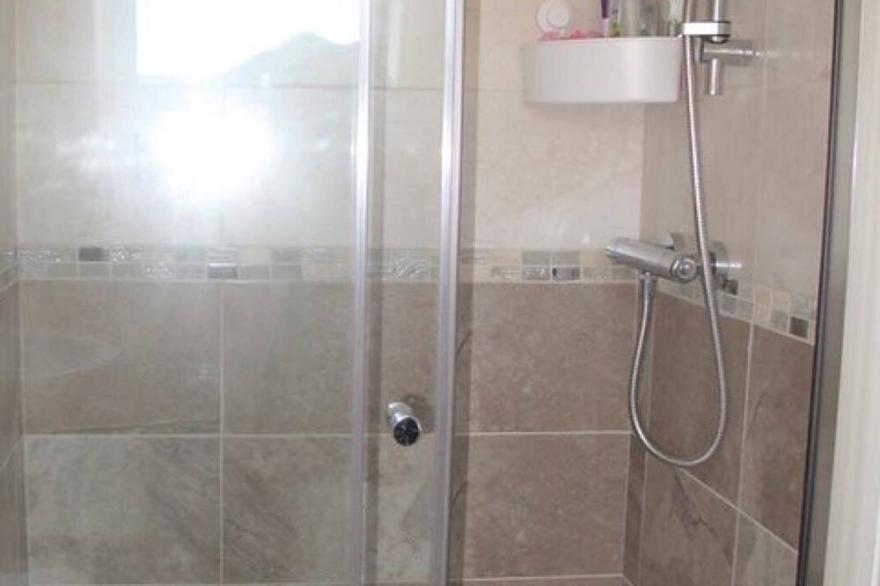 Seaside View Apartment - Sunny bright two bedroom apartment - Lift inside